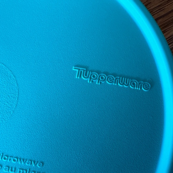 TUPPERWARE MICROWAVE LUNCH BOWLS DIVIDED DISH VENTED & COLD CUP - Picture 2 of 5